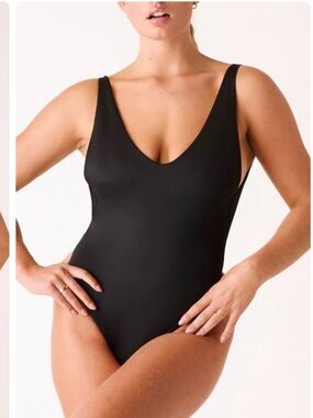 NWT Londre The Minimalist One Piece Bathing Suit Size M